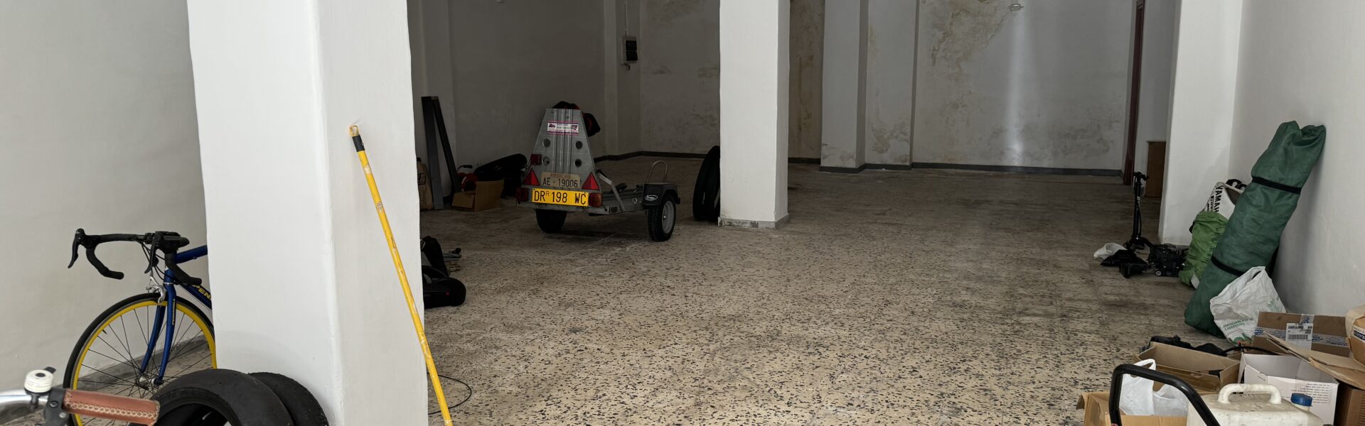 Ampio Garage Carmine Alto