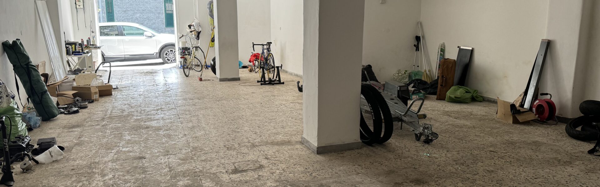 Ampio Garage Carmine Alto