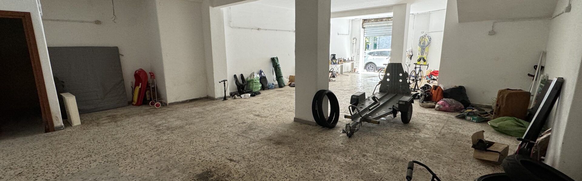 Ampio Garage Carmine Alto