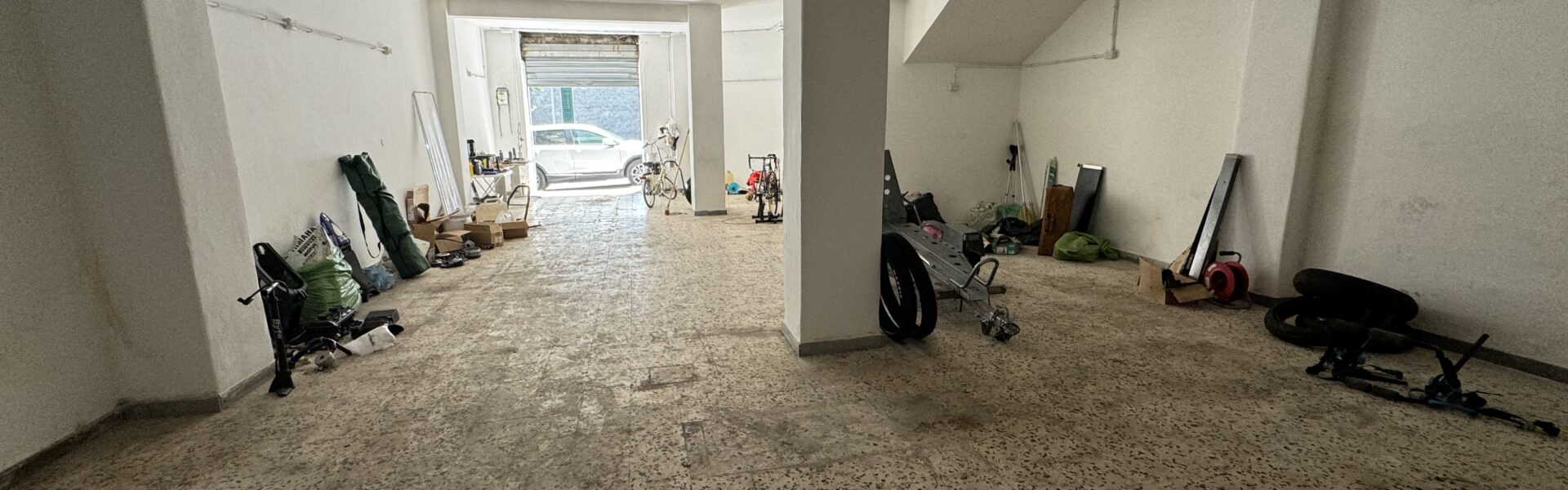 Ampio Garage Carmine Alto
