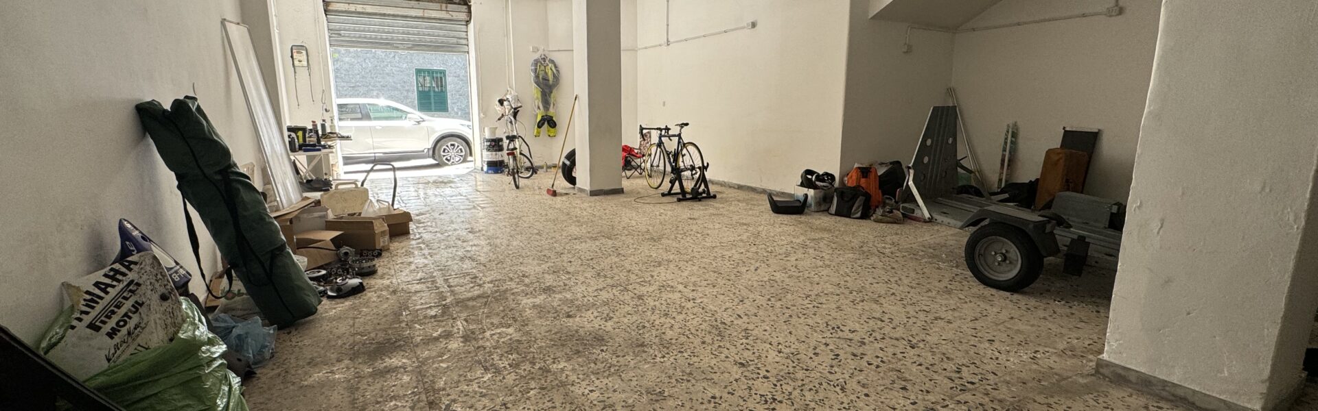 Ampio Garage Carmine Alto