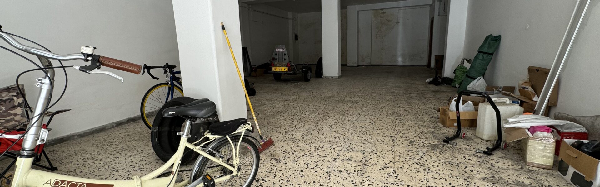 Ampio Garage Carmine Alto