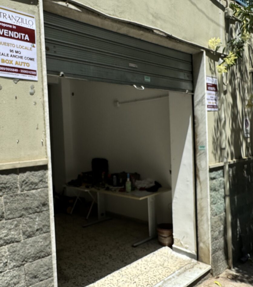 Ampio Garage Carmine Alto